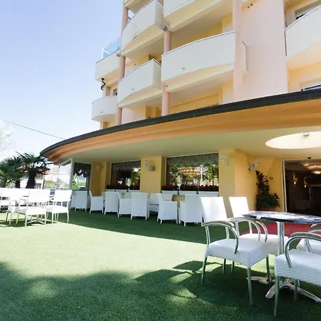 Hotel Cervia ホテル 3*