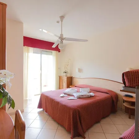 ホテル Hotel Cervia 3*