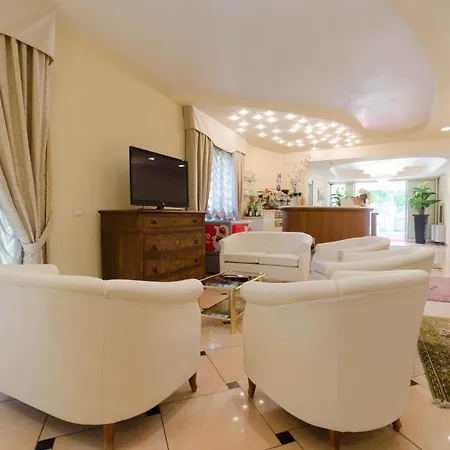 Hotel Cervia ホテル